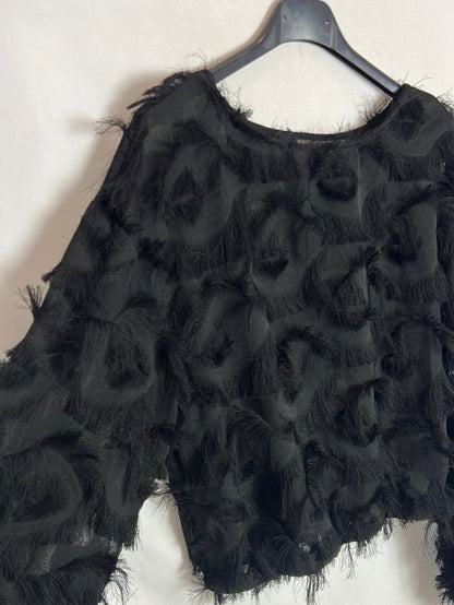 OTRAS. Blusa negra flecos T.s