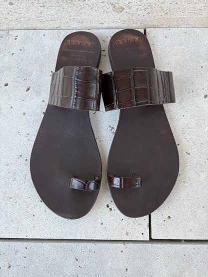MANEBÍ. Sandalias diseño cuero con estampado