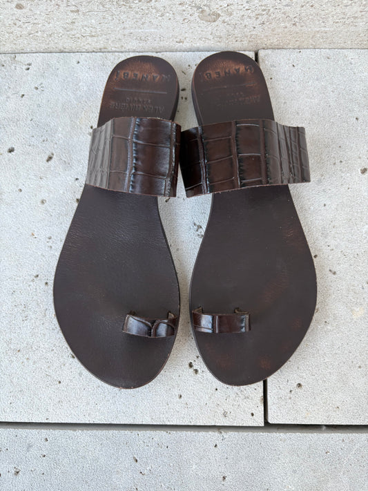 MANEBÍ. Sandalias diseño cuero con estampado