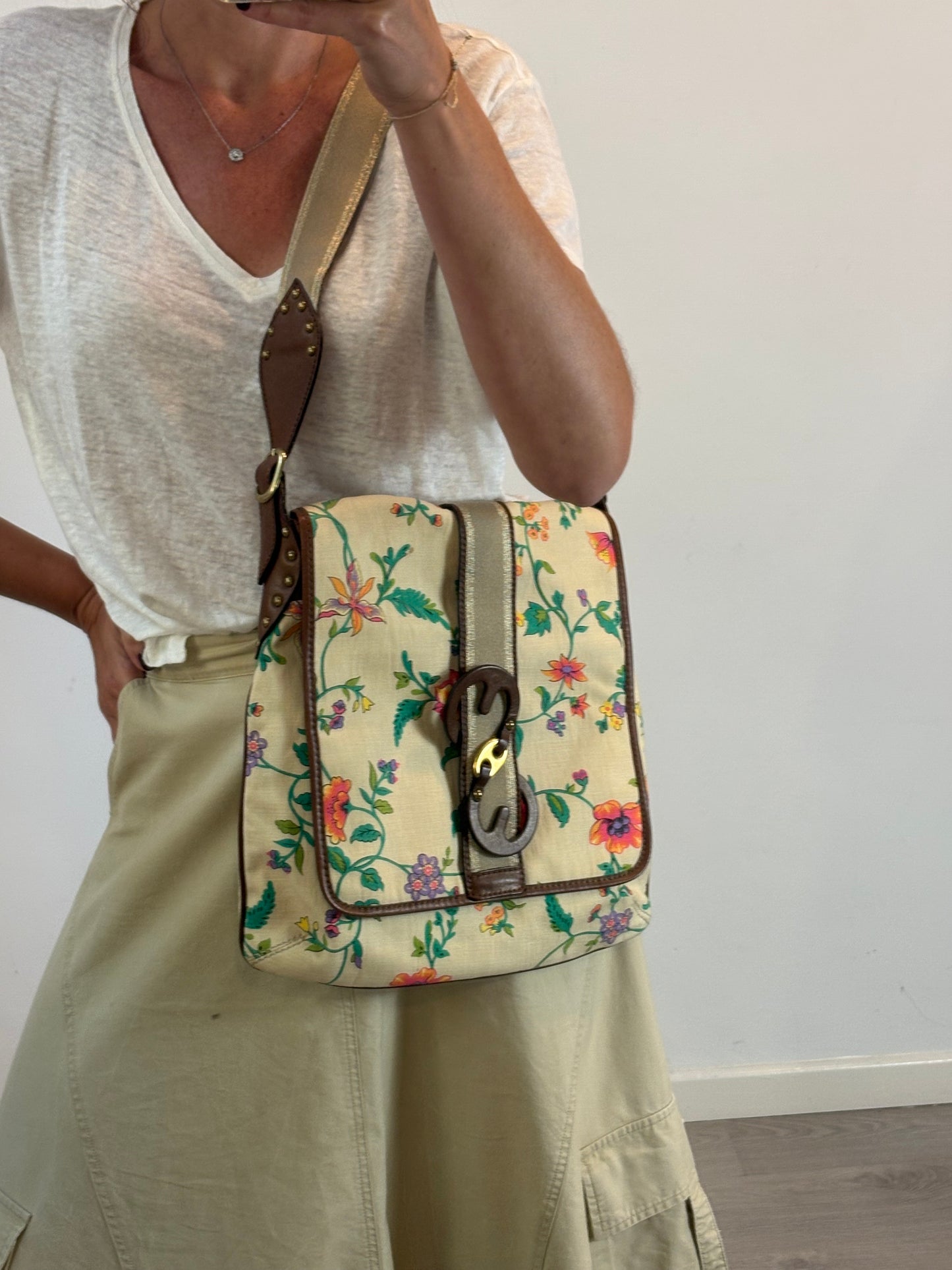 ESCADA SPORT. Bolso beige flores