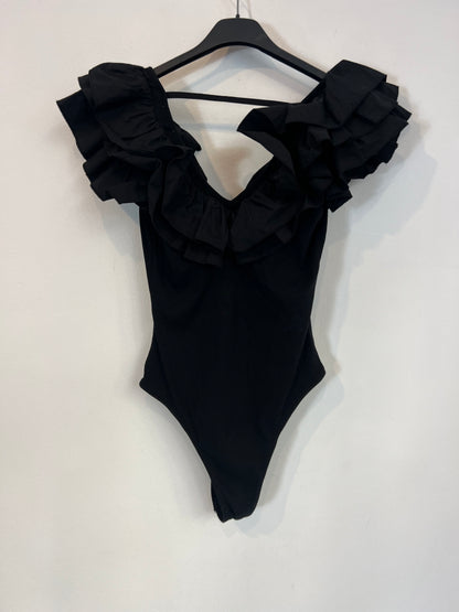 ZARA. Body negro volantes. T L