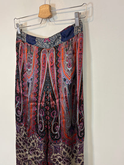 ETRO. Pantalón fluido estampado tonos burdeos. T 36