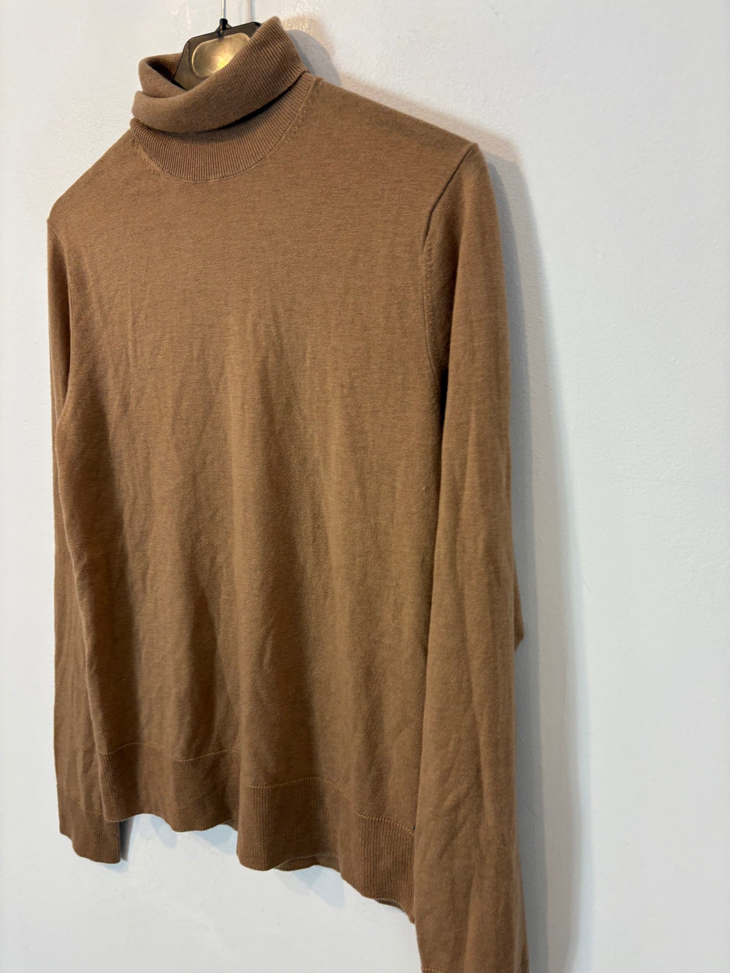 MASSIMO DUTTI. Jersey fino cuello vuelto