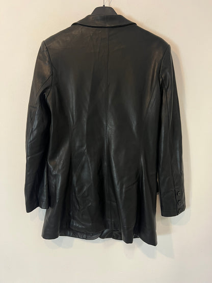 MIOH. blazer negra efecto piel