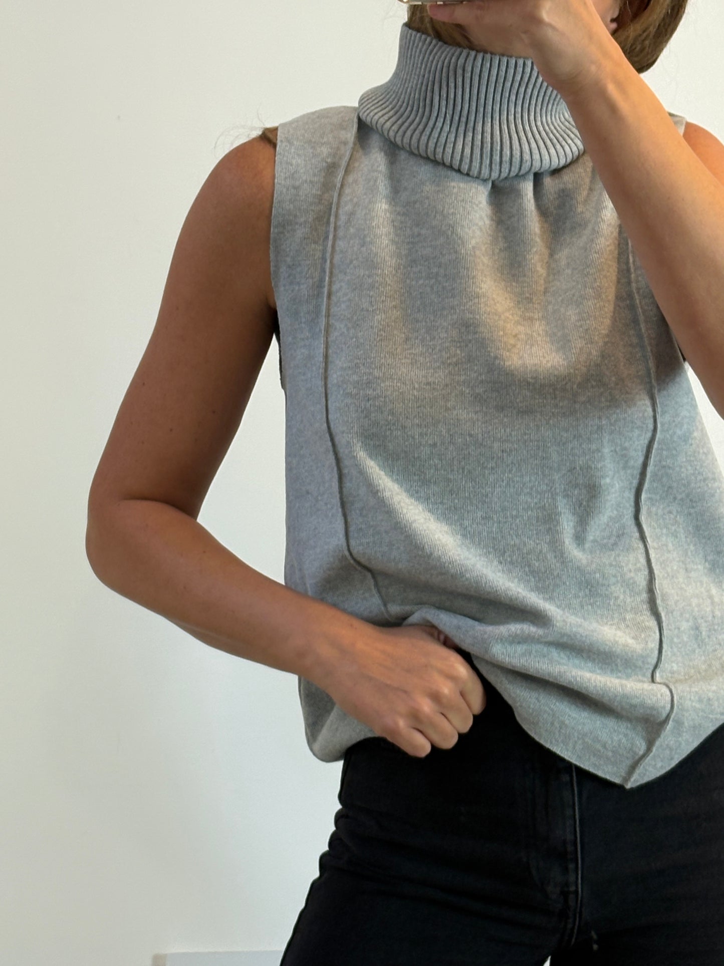 ZARA. Top gris textura