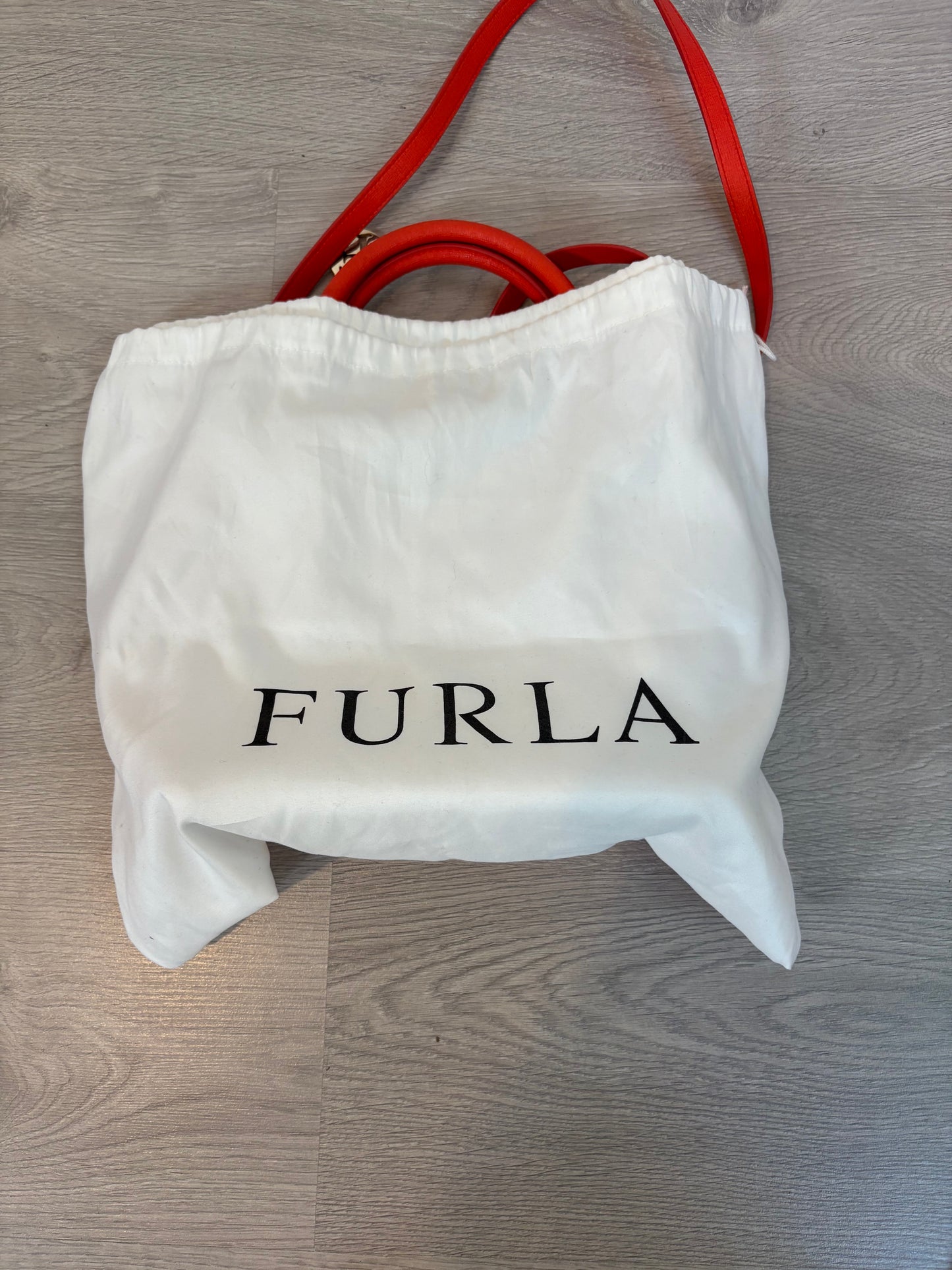 FURLA. Bolso rojo doble asa