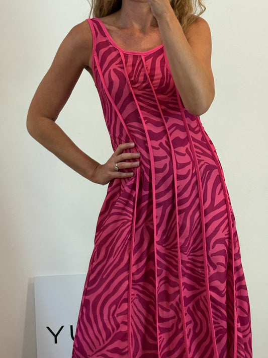 Vestido midi rosa estampado