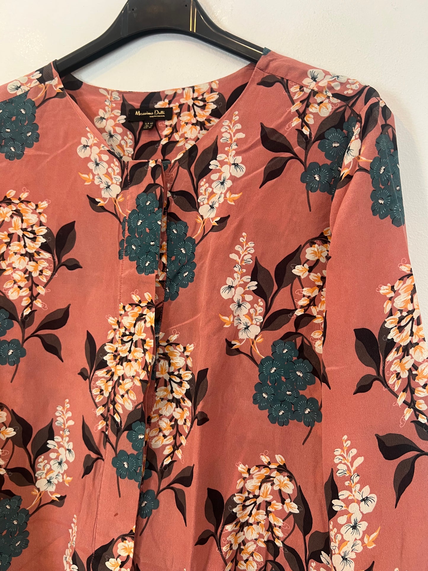 MASSIMO DUTTI. Blusa flores seda T.42