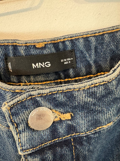 MANGO. Denim pata ancha tiro medio