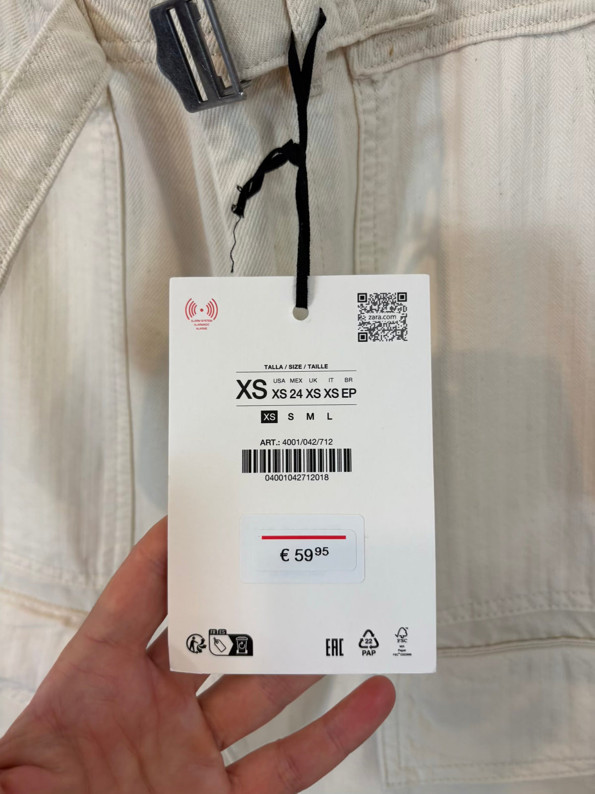 ZARA. Denim beige bolsillos