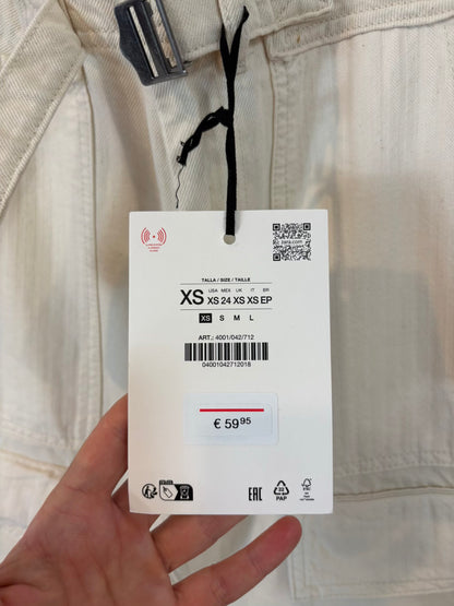 ZARA. Denim beige bolsillos
