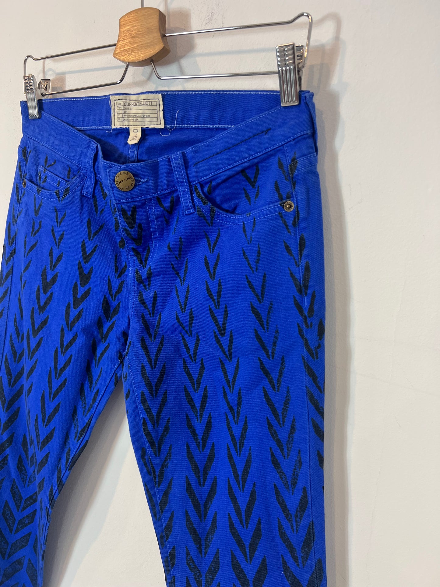 CURRENT ELLIOTT. Printed blue skinny denim. Size 26 (36)