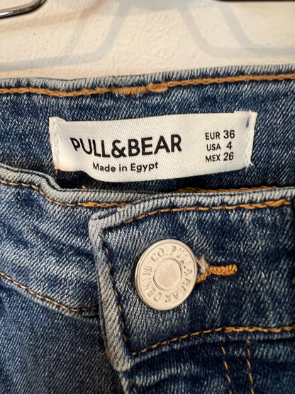 PULL&BEAR. Denim tiro alto cropped. T 36