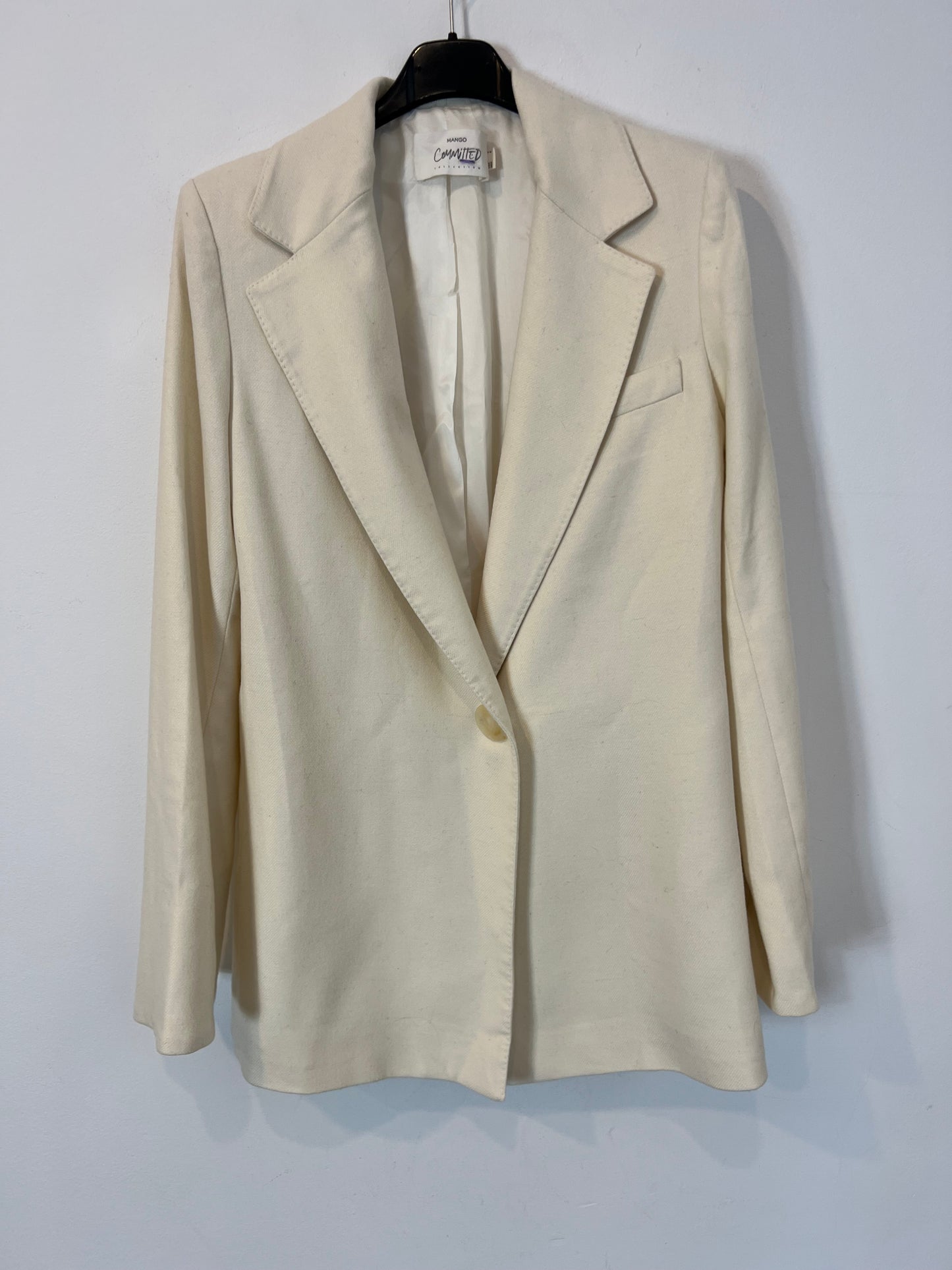MANGO. Blazer color crudo textura. T 36