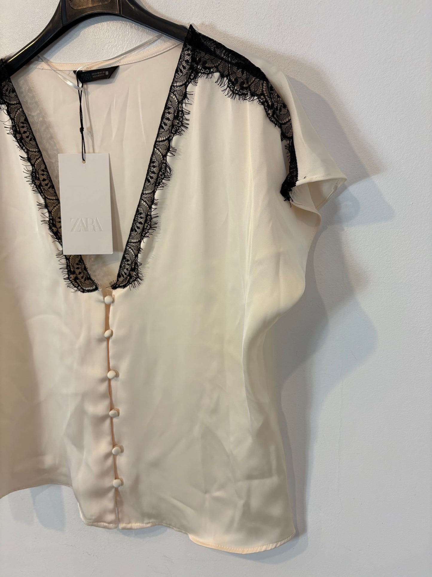 ZARA. Top lencero encaje negro