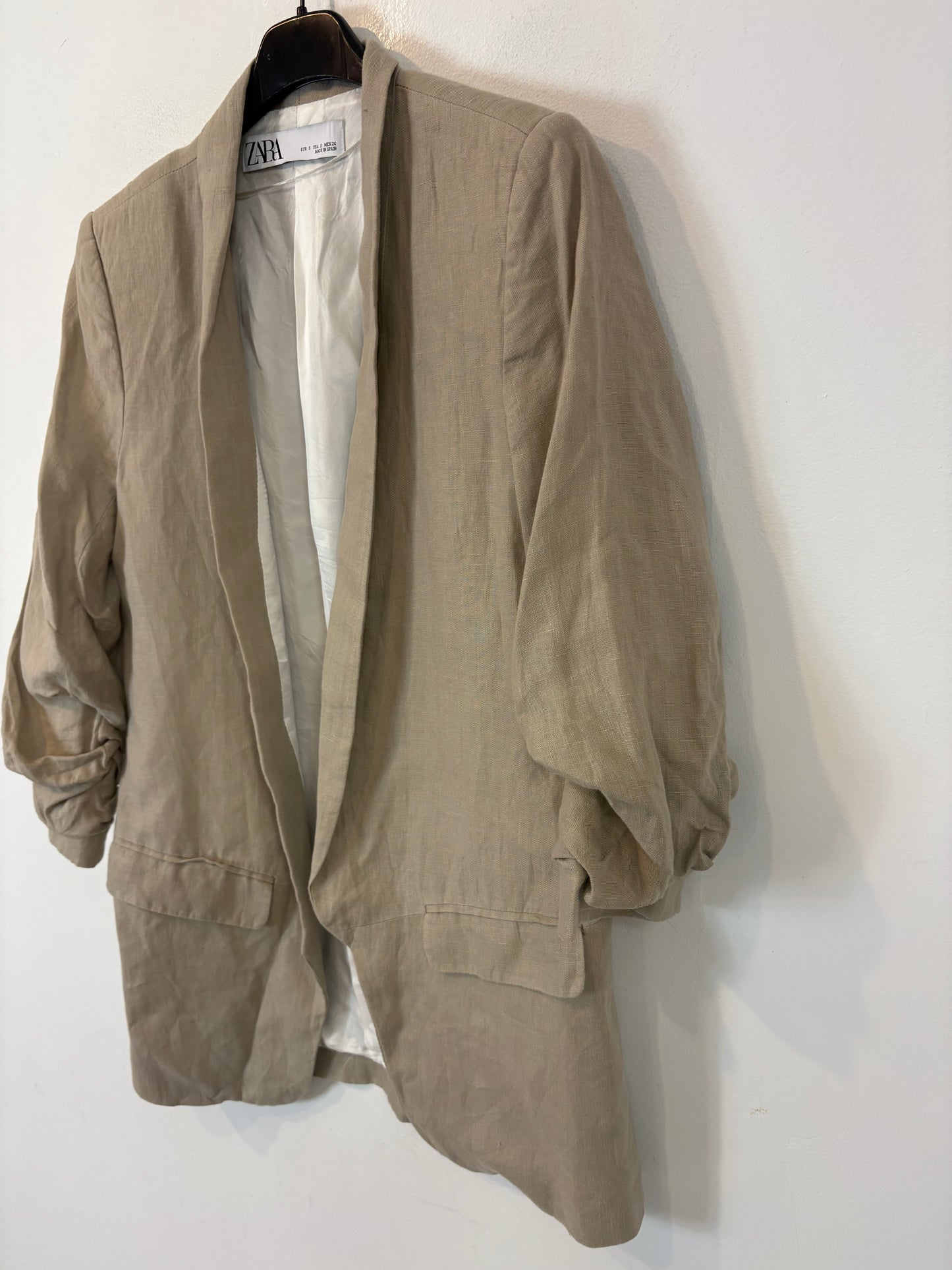 ZARA. Blazer lino beige tostado