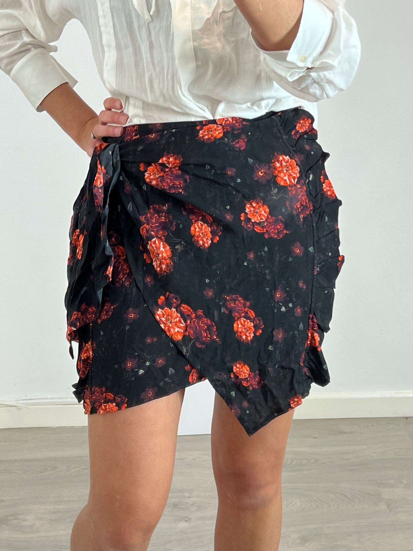 IRO. Short floral print skirt. Size 40