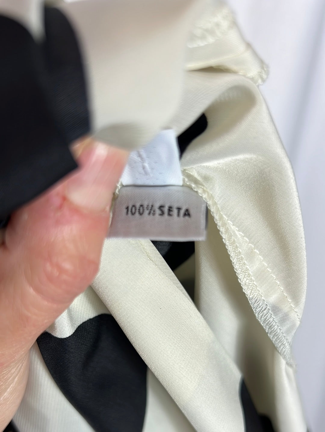 MARZIA GENESI. Total look skirt and silk blouse with polka dots. T 38/40