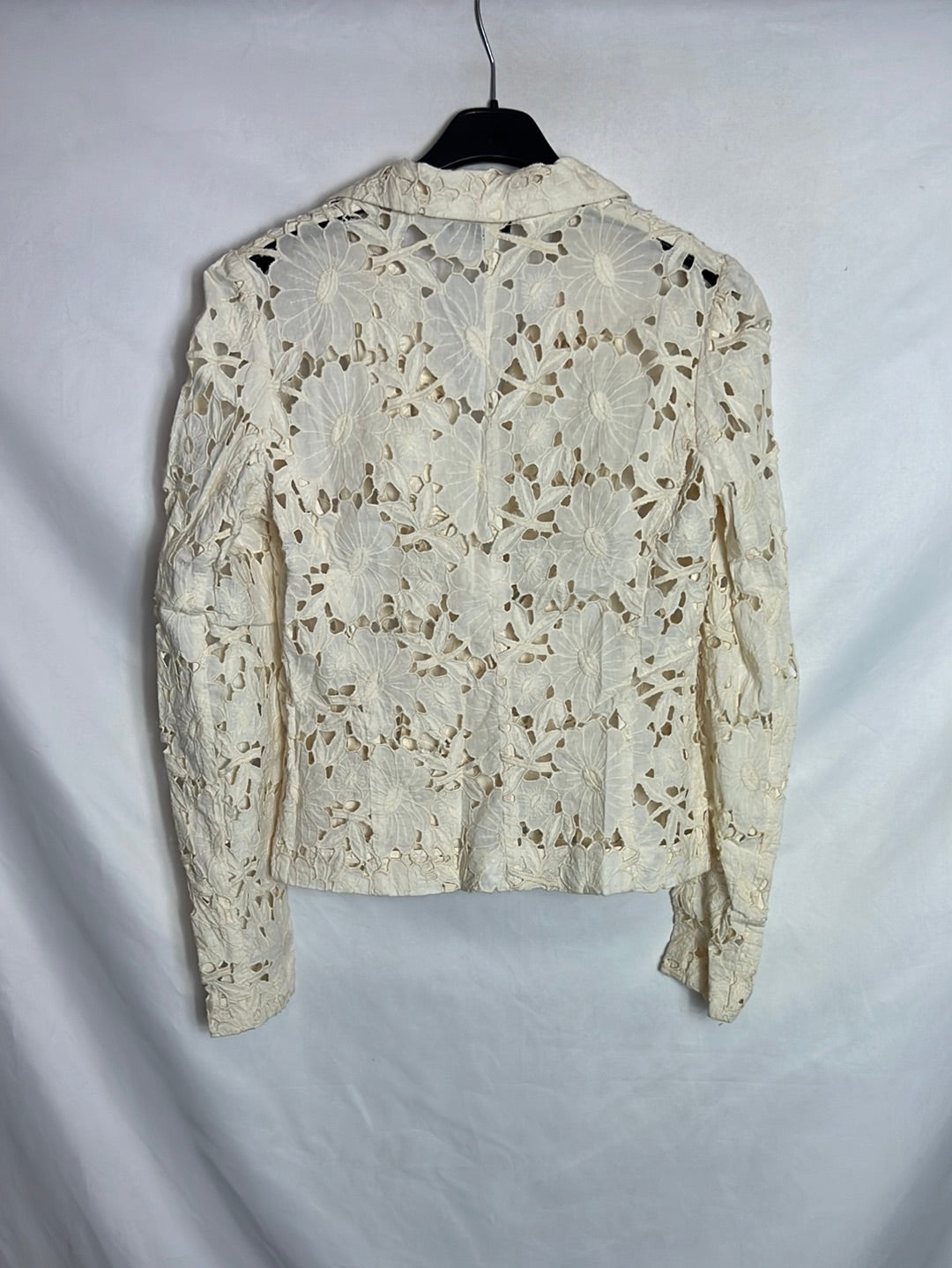 PEDRO DEL HIERRO. Chaqueta beige troquelada T.S