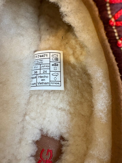 UGG Tazz. Zuecos borreguito