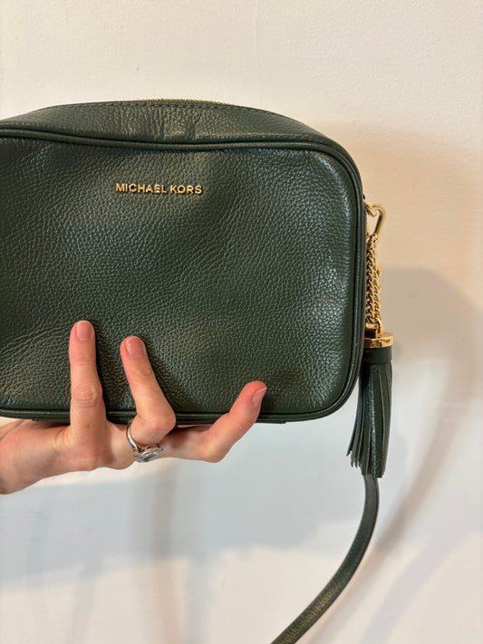 MICHAEL KORS. Bolso piel verde bandolera