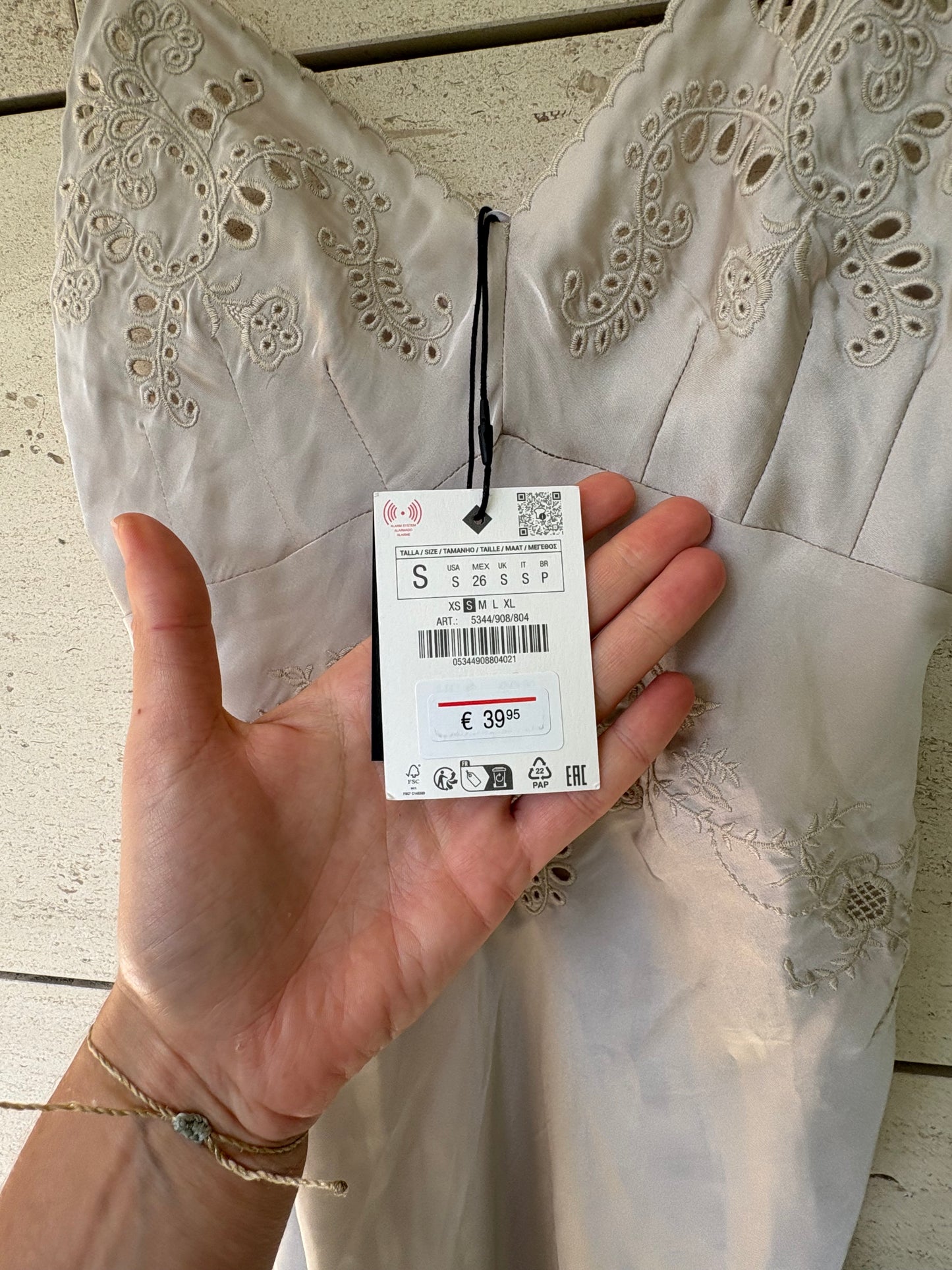 ZARA. Lencero gris claro bordados. T S