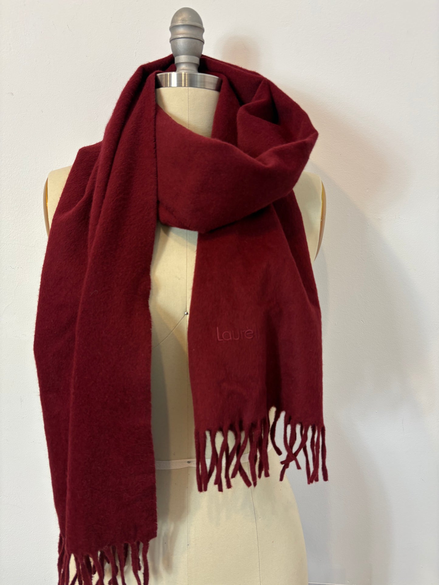 LAURÉL. Bufanda burdeos lana