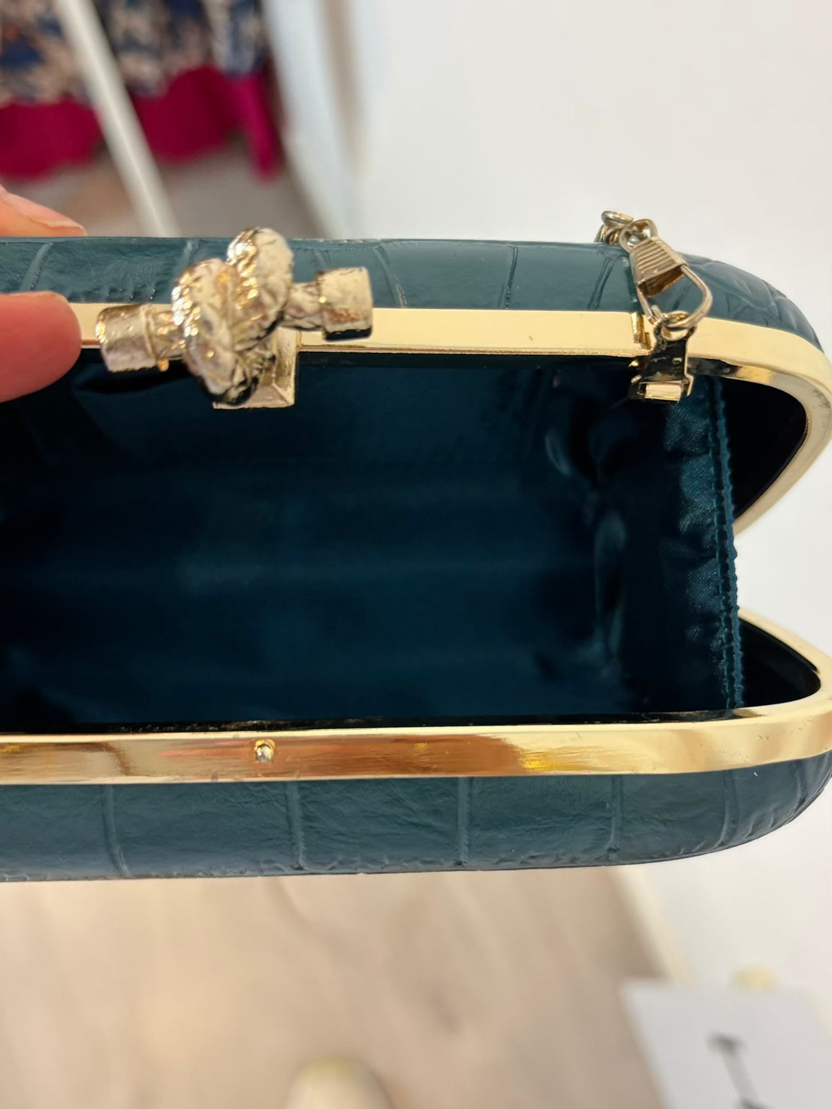 Bolso de mano rígido