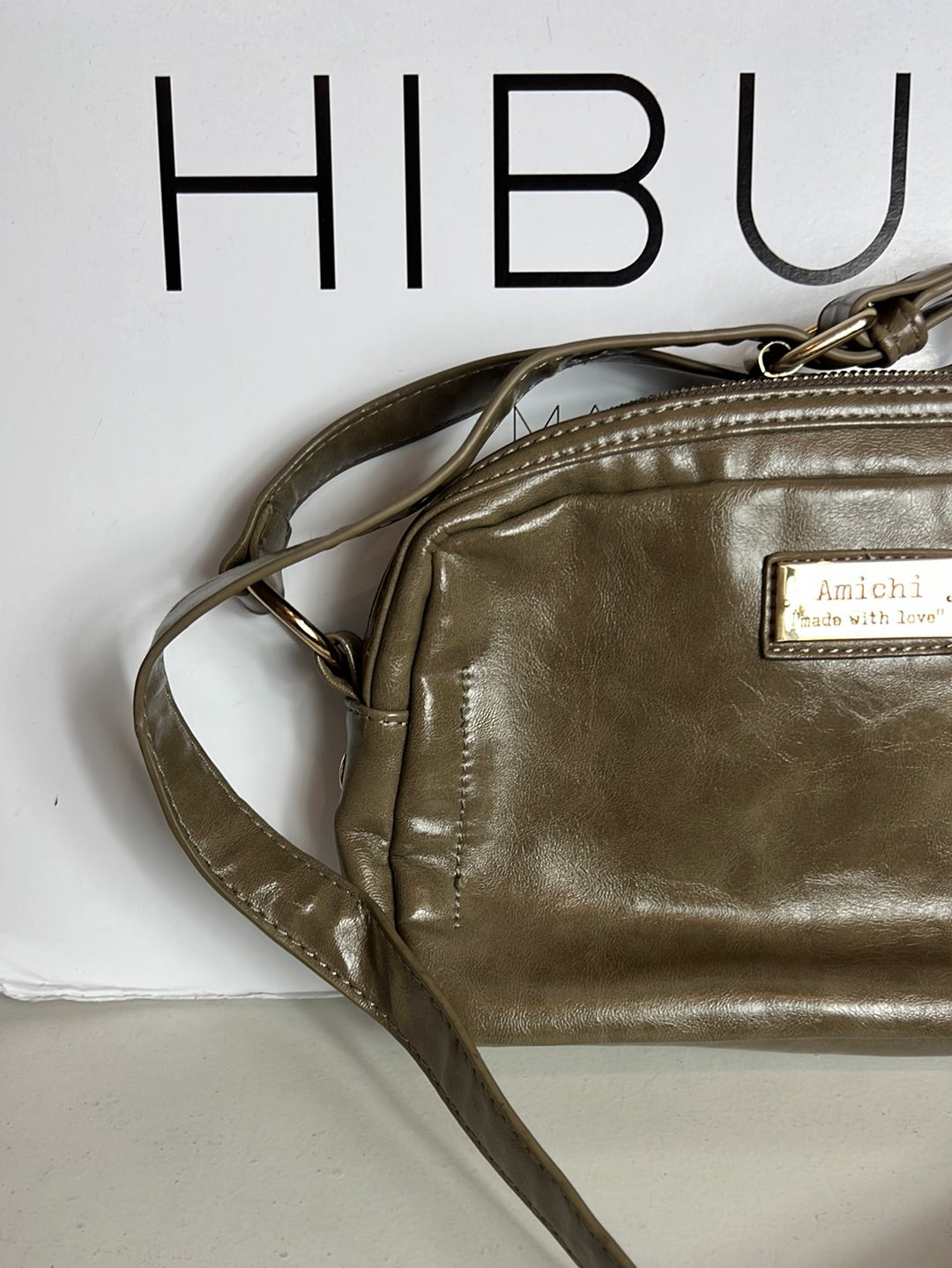 AMICHI. Bolso efecto piel verdoso