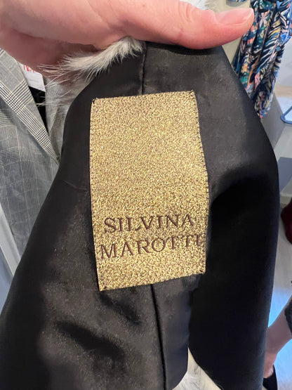 SILVINA MAROTTI. Fur collar