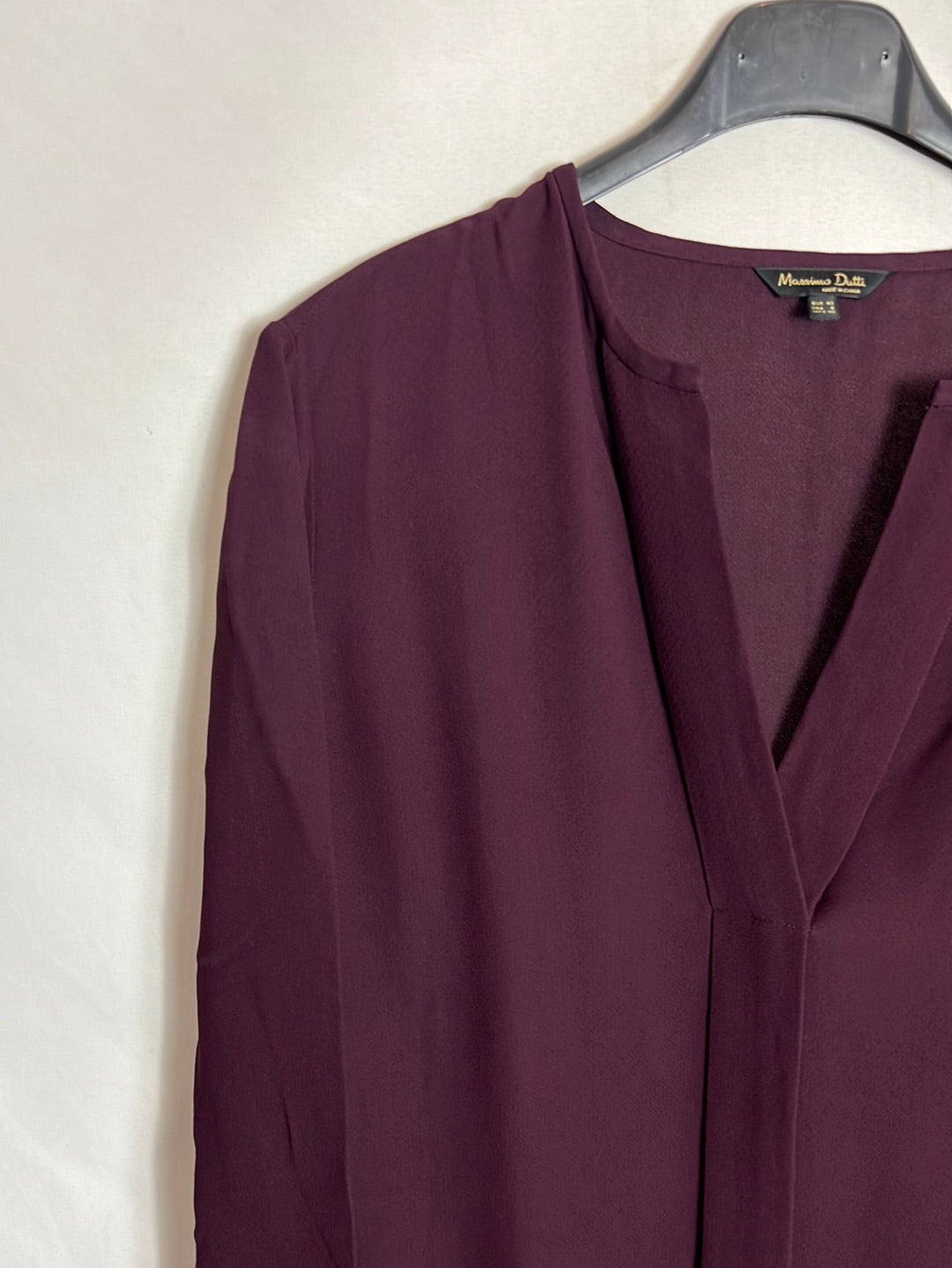 MASSIMO DUTTI. Vestido corto color berenjena. T 40