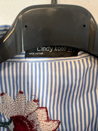 CINDY KONO. Camisa rayas y bordados. T. L (S)