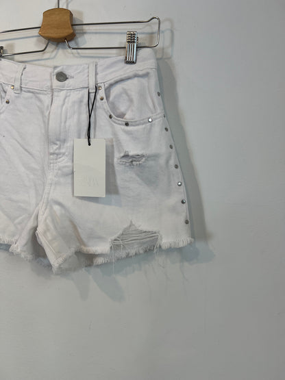 ZARA. Shorts blanco tachuelas T.13-14 años (xs)