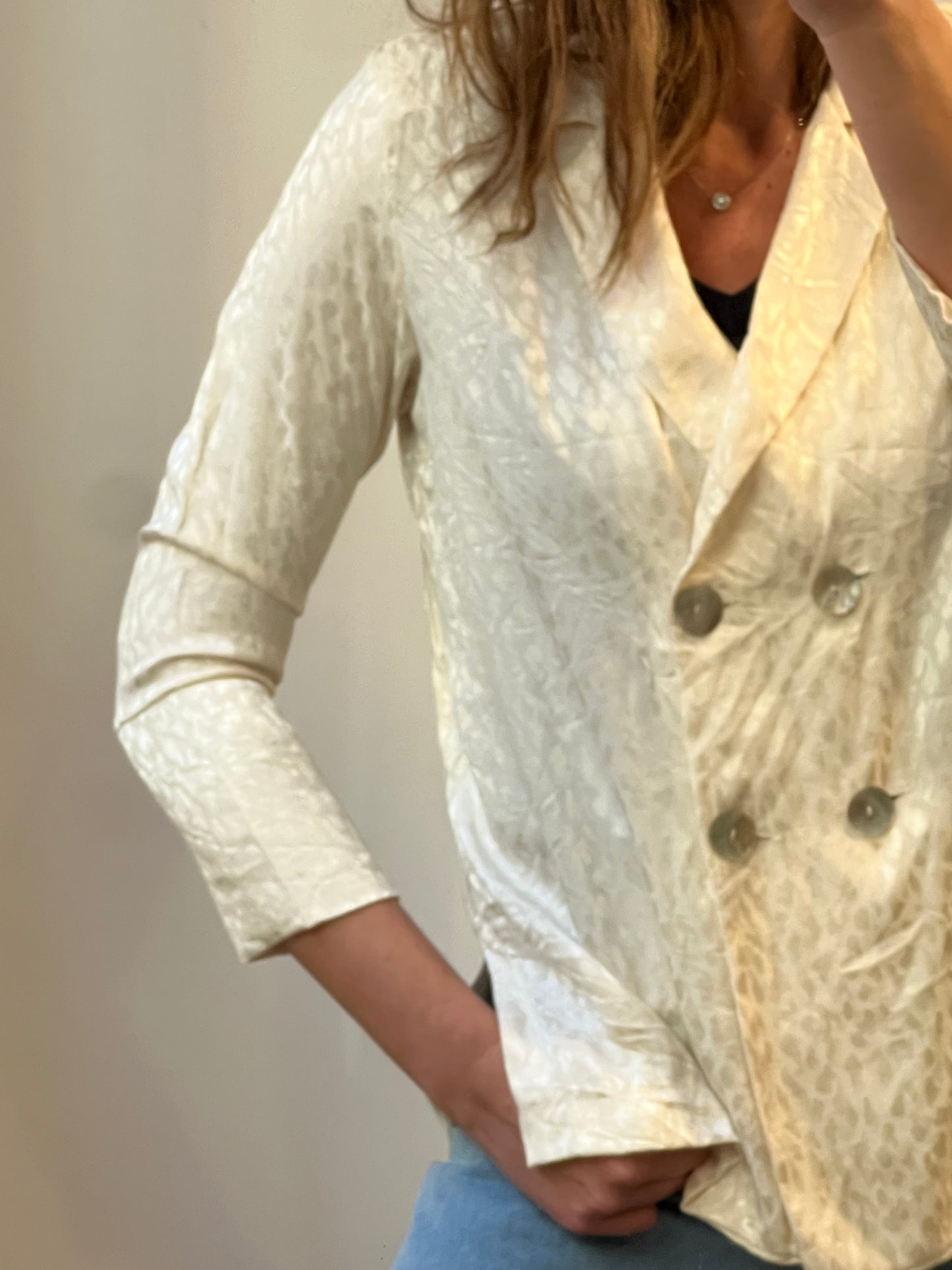 OTRAS. Blazer fluida beige botones nácar. T S