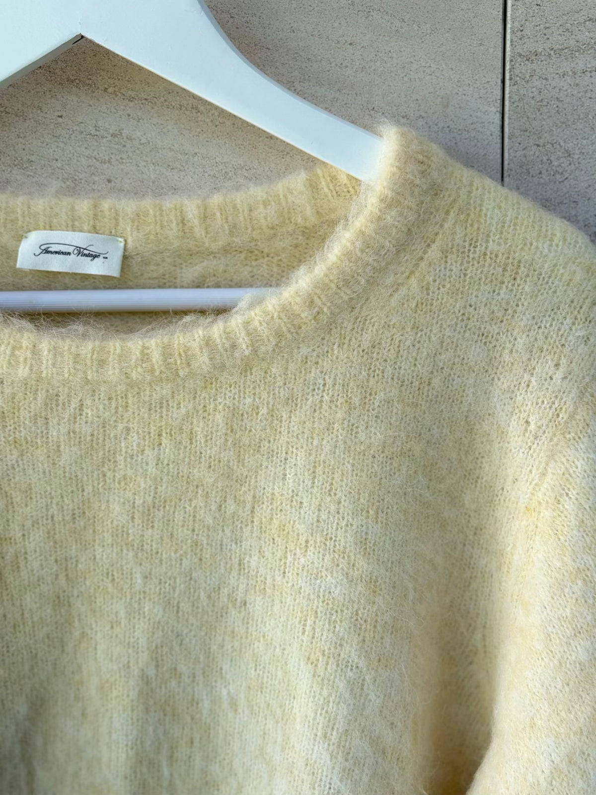 AMERICAN VINTAGE. Jersey amarillo pastel alpaca