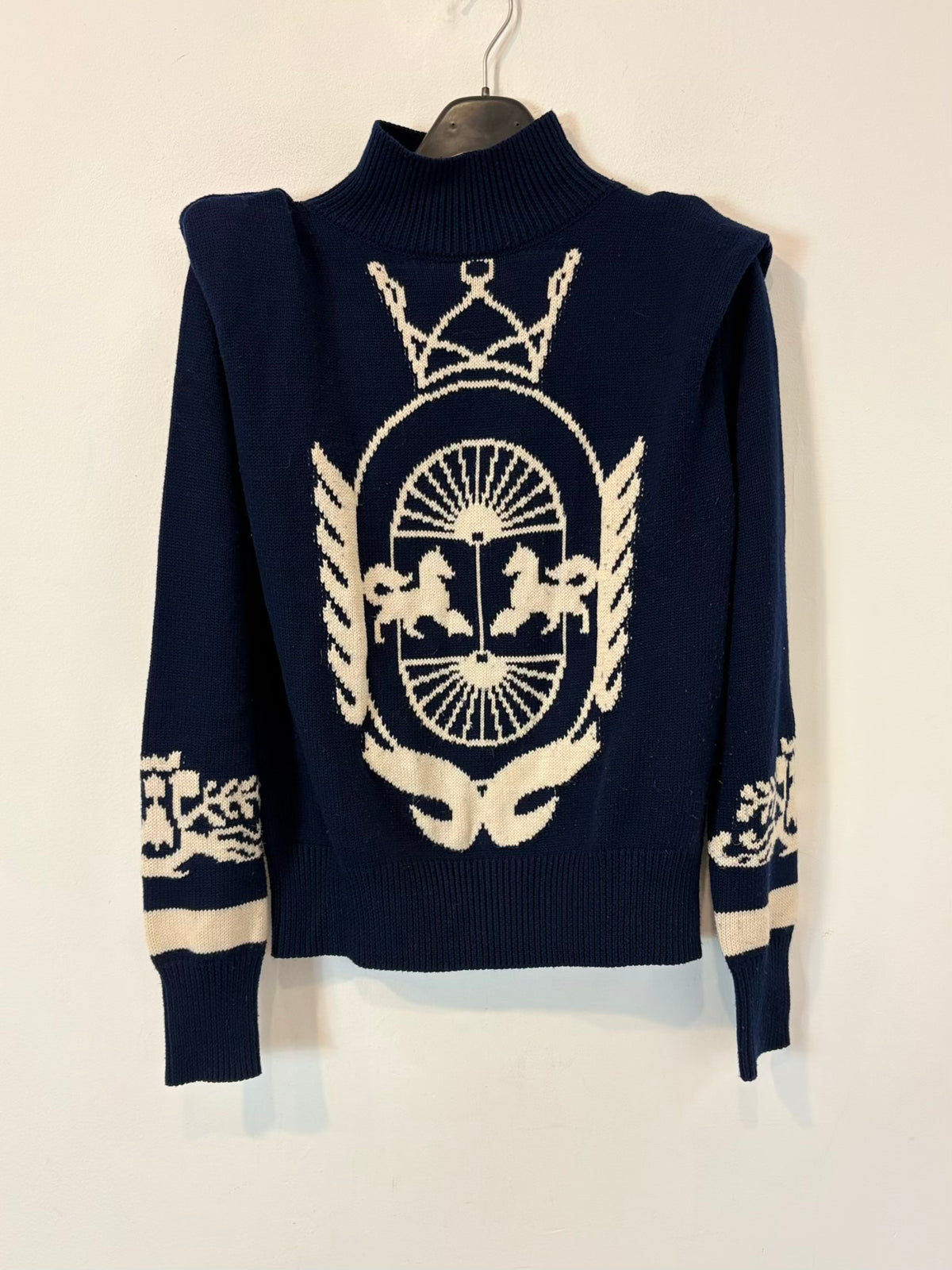 IQ. Jersey azul dibujo con lana