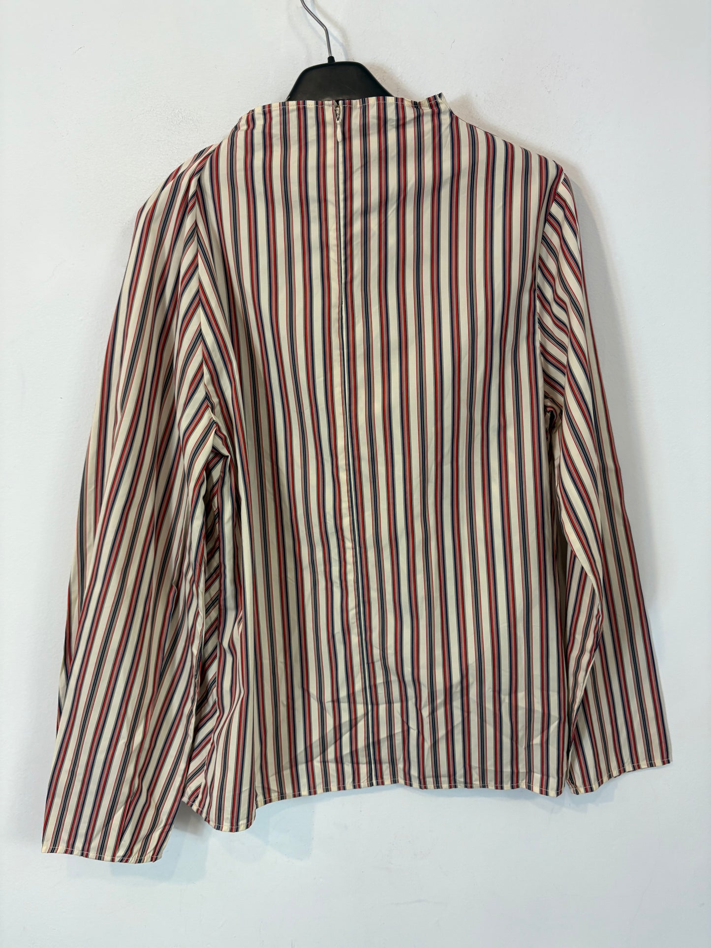 THE LABEL EDITION. Total look falda y blusa rayas asimetrias
