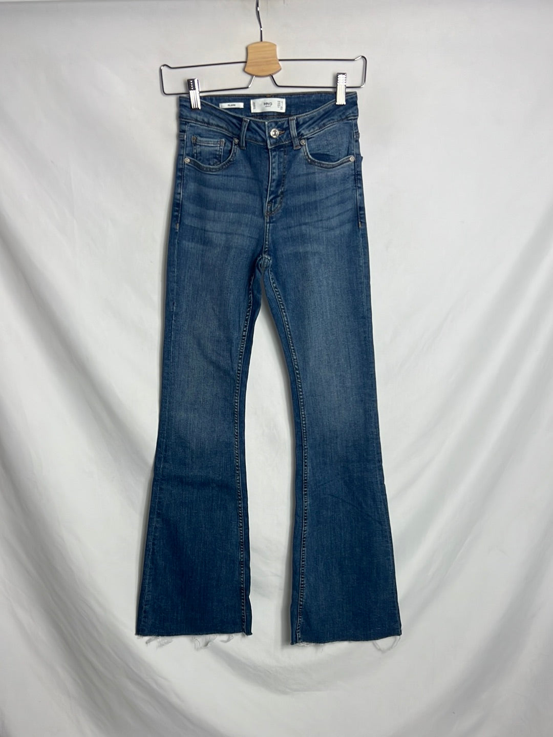 MANGO. Stretch flared denim. T 34
