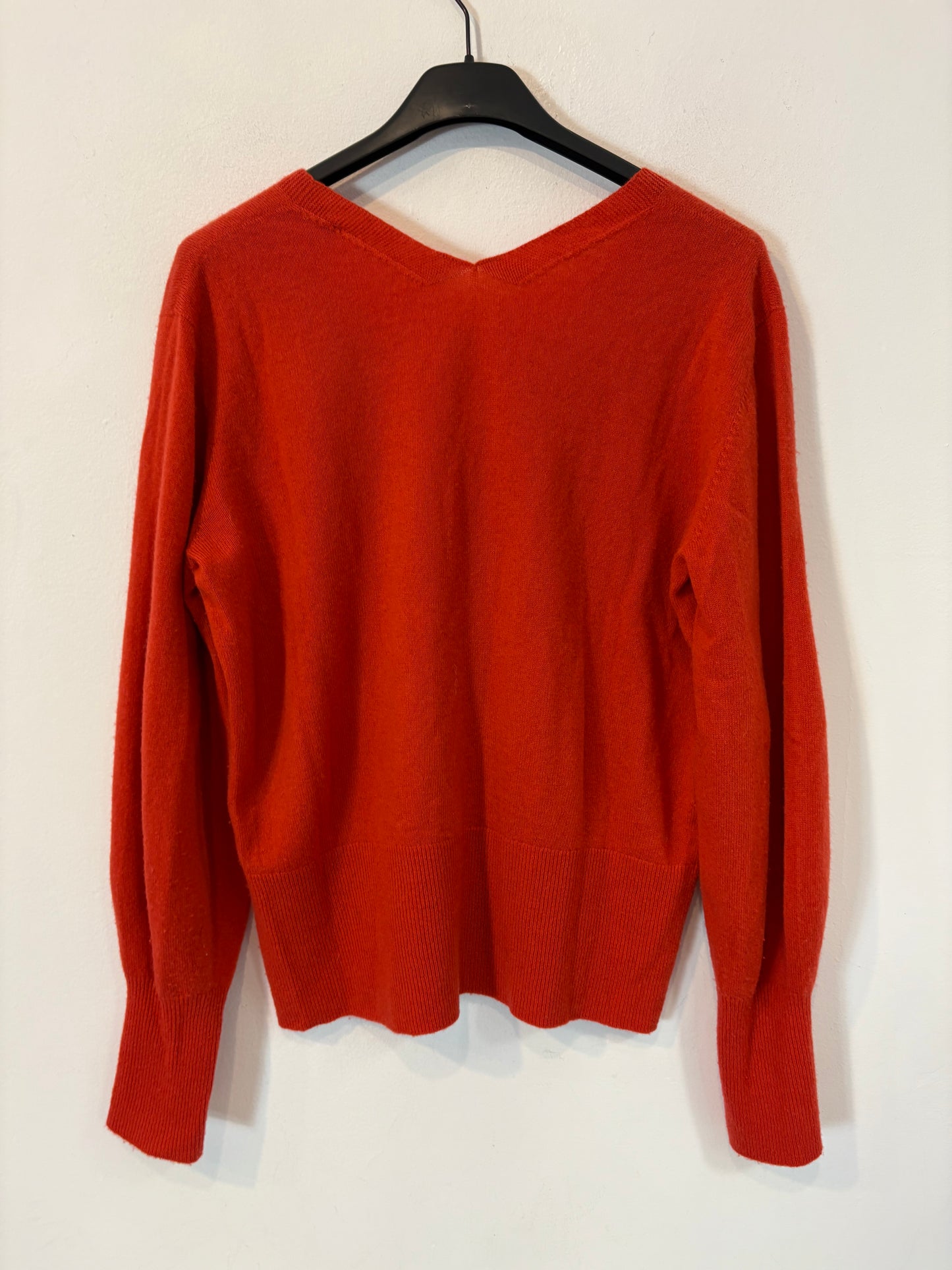 COMPTOIR DES COTONNIERS. Red cashmere V-neck sweater. T.S.