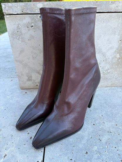 ZARA. Botones piel burdeos. T 39