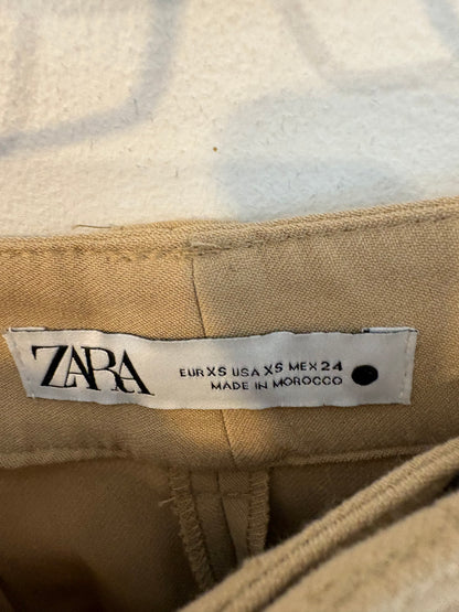 ZARA. Pantalón beige pinzas