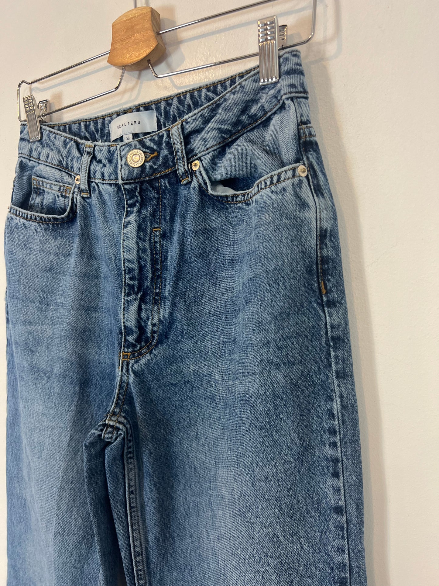 SCALPERS. Denim tiro alto campana. T 36