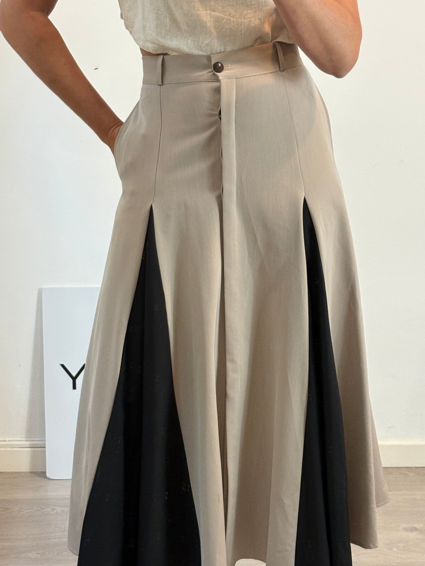 IQ COLLECTION. Falda midi bicolor abotonada. T M