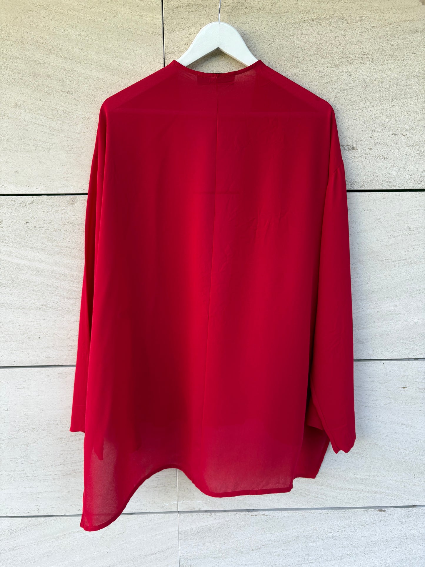 MARIA CALDERARA. Total look fluido en rojo