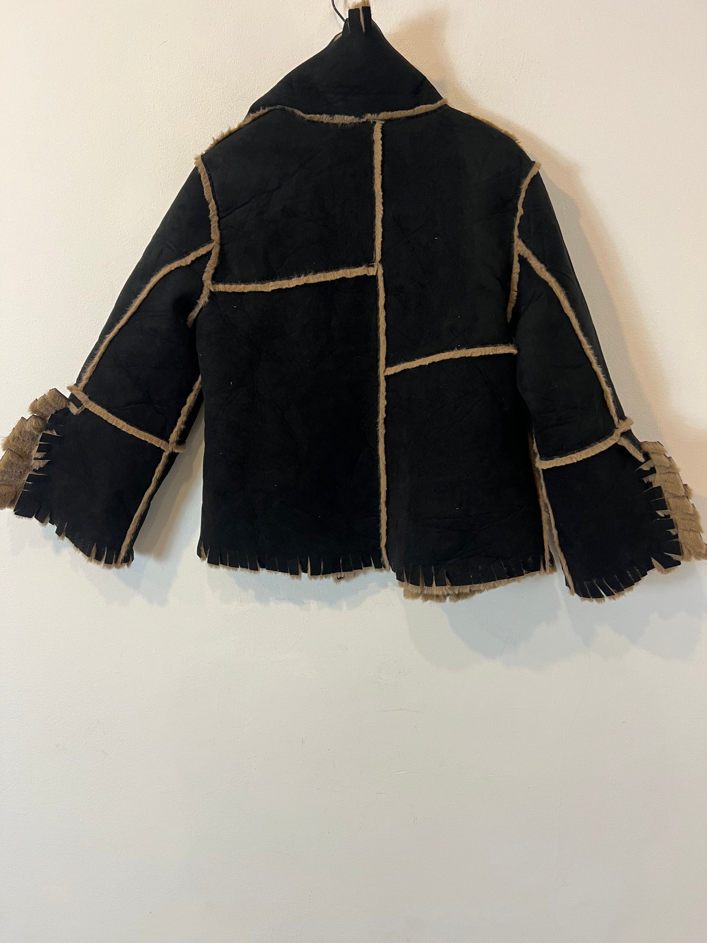 GILLES RICART. Black coat with fur Ts