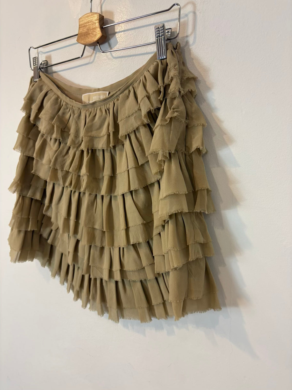 MICHAEL KORS. Falda corta seda volantes