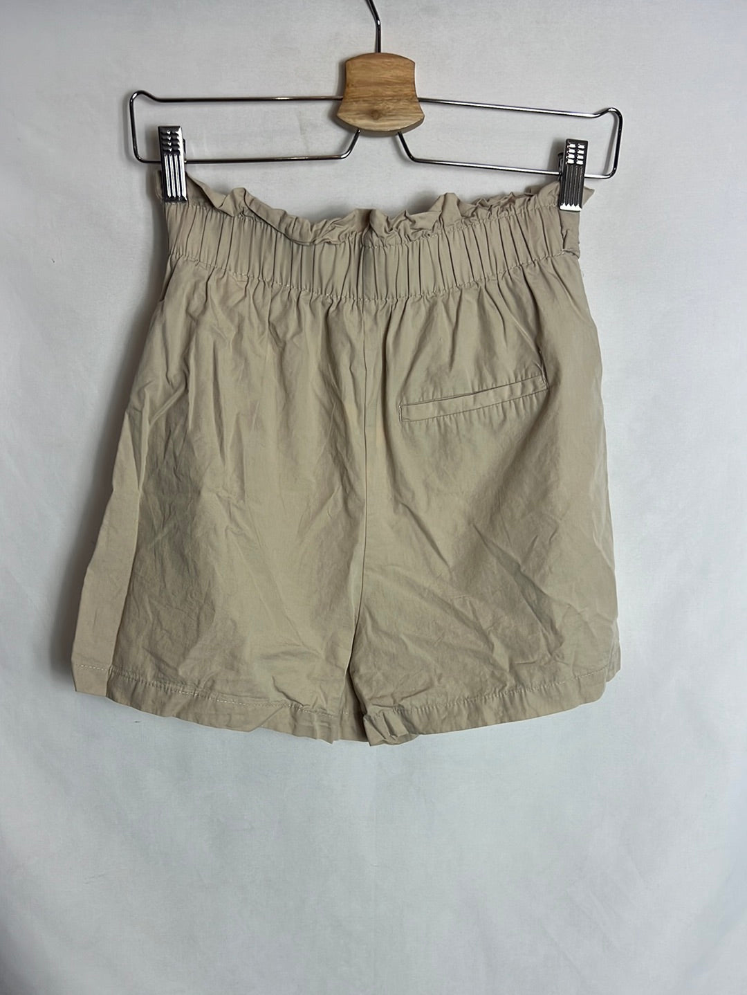 ZARA. Bermudas beige lazada. T S