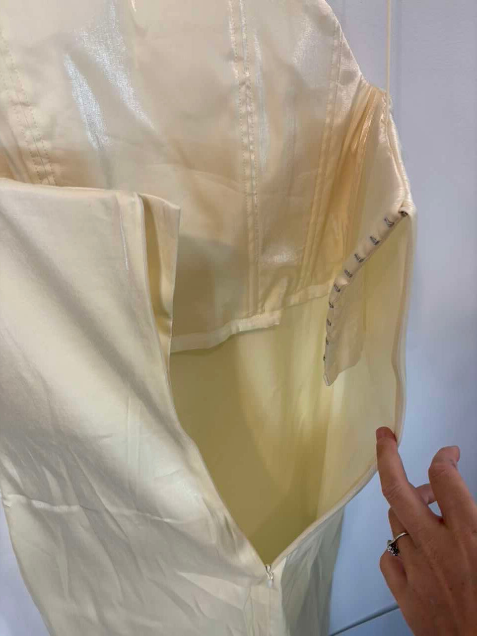 JACQUEMUS. Vestido midi coctel