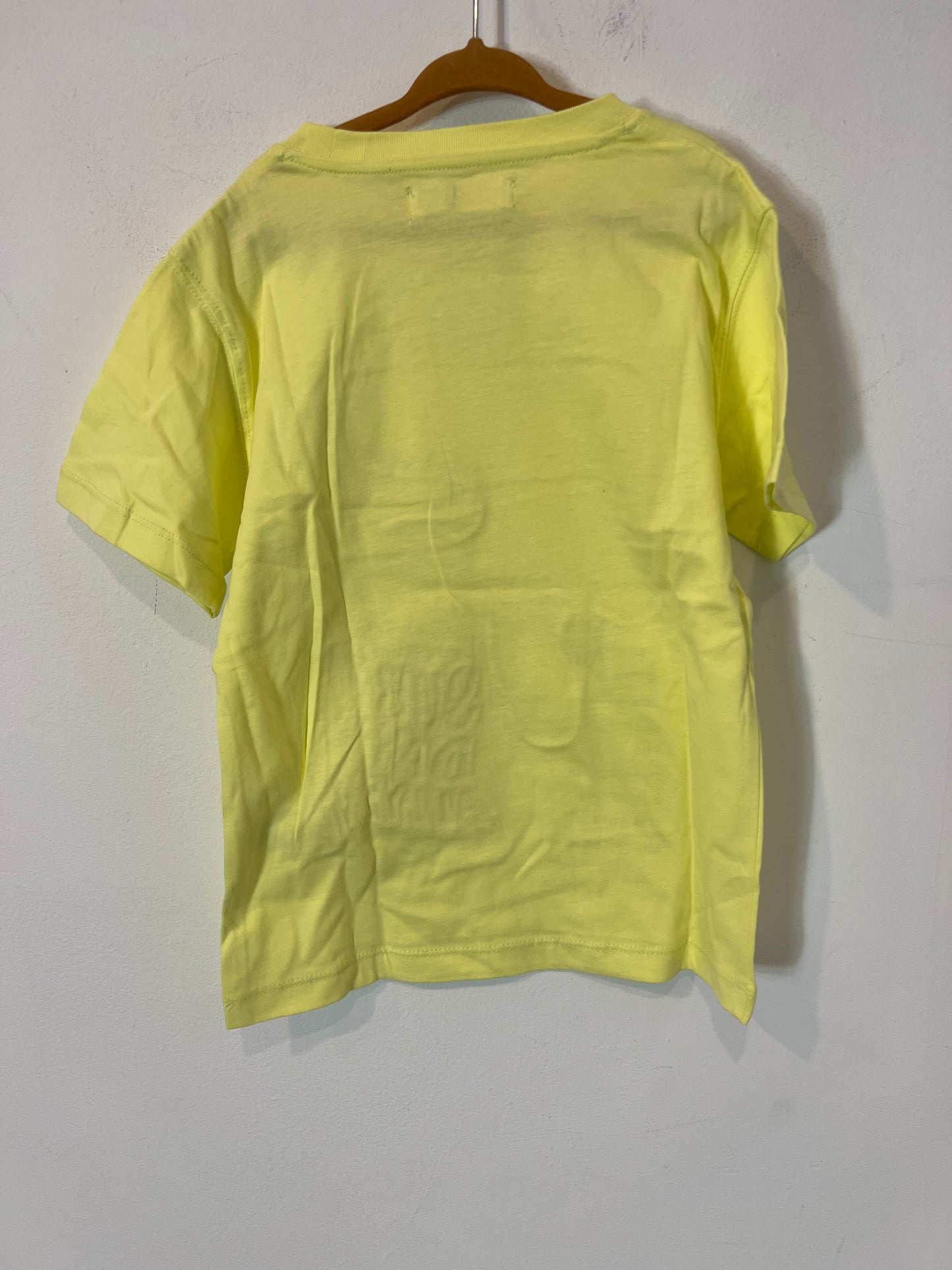 ZARA. Camiseta flúor surf. T 6 años