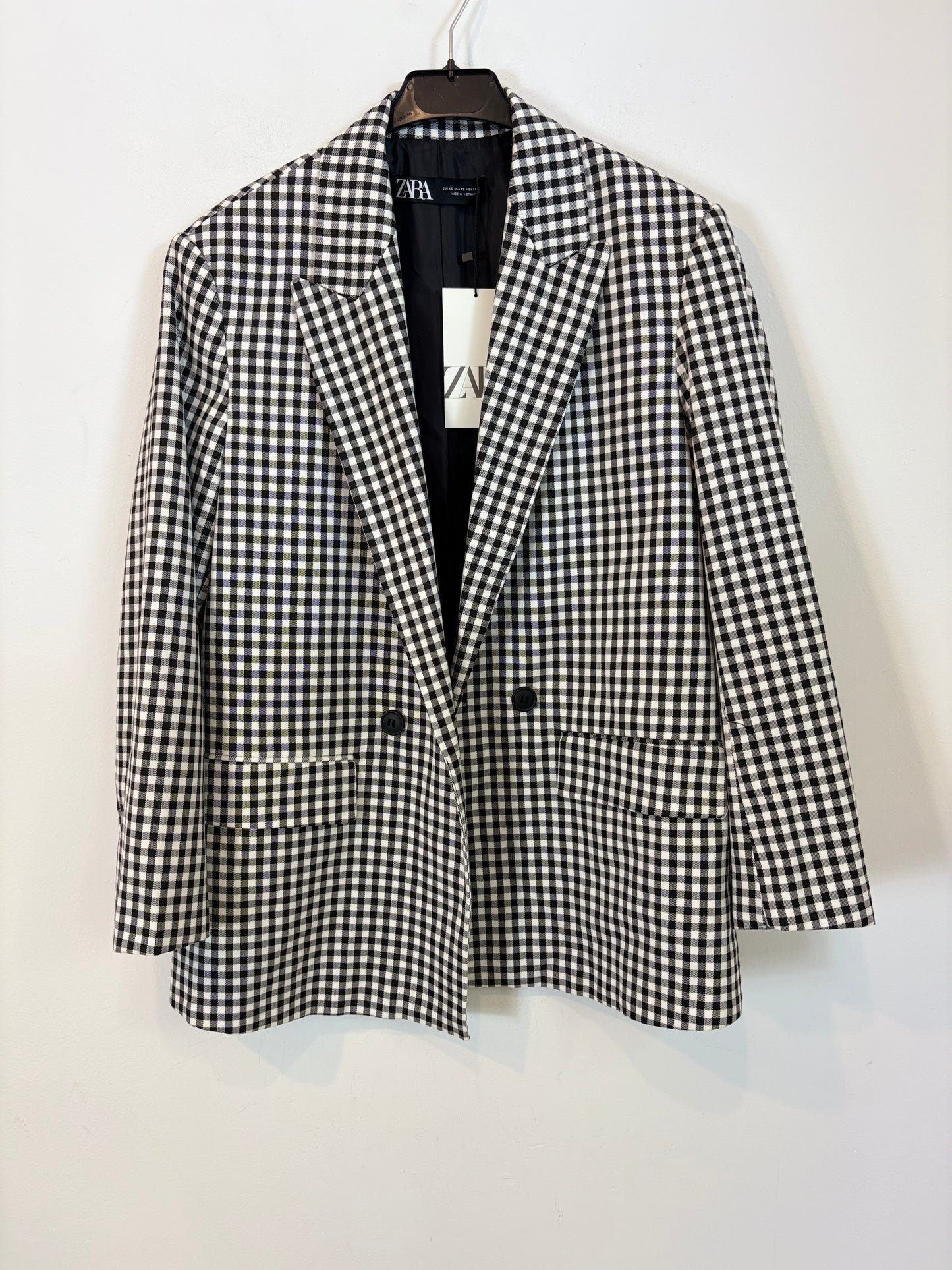 ZARA. Black and white gingham blazer. Size XS